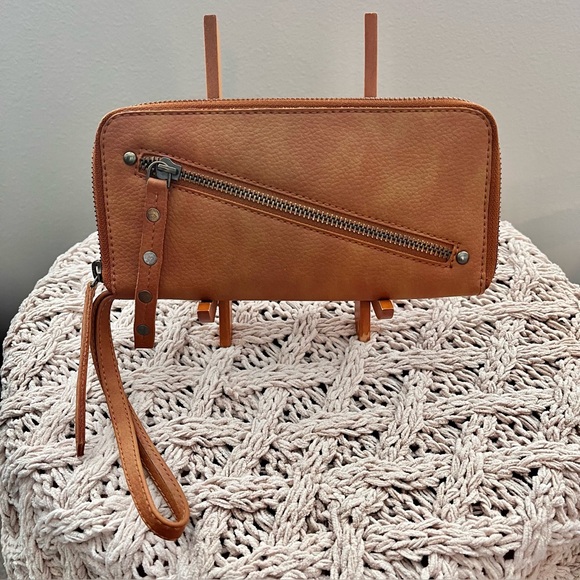 Free People Vegan Wallet - Picture 1 of 4